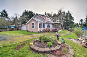 Updated Coos Bay Home about 2 Mi to Pacific Ocean